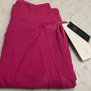 Lululemon leggings fushia color.